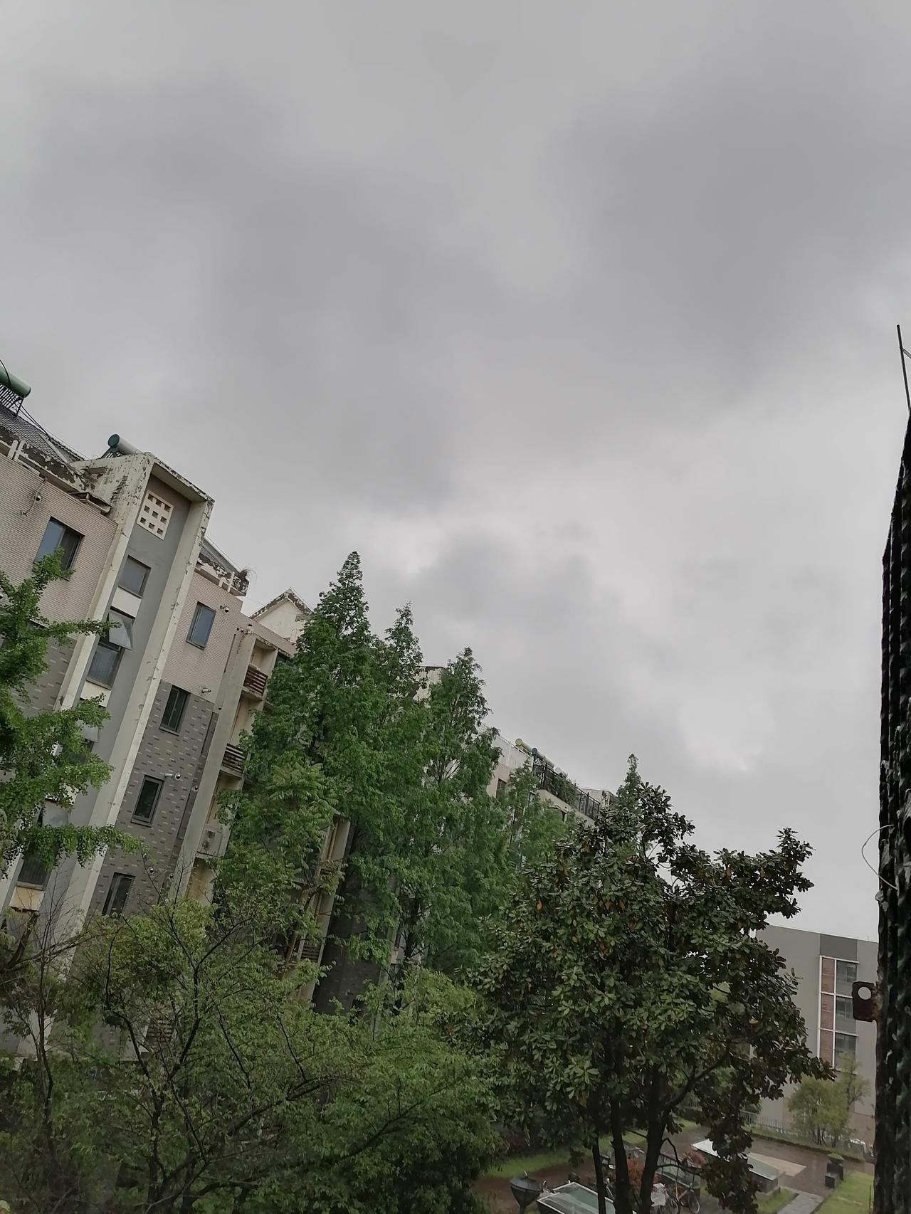 一个关系很好的朋友把我拉黑了。我实在搞不懂他的想法，心里怪不是滋味的。他去年夏