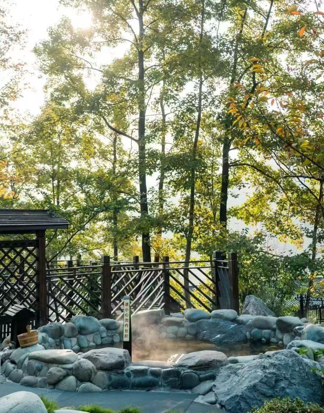 为什么建议散户投资者不要在A股做长线投资，因为A股的上市公司暴雷的概率太大，很多