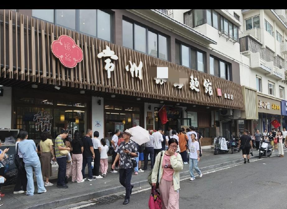 不是你们来常州玩，就是为了吃快餐，这是快餐店不是打卡店，里面就是快餐，别的也没啥