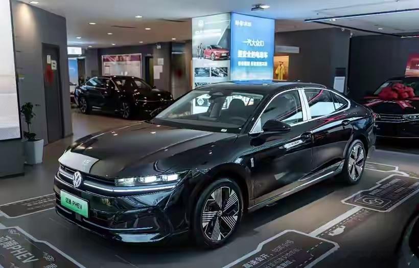 #黄金超混满电出发##一汽大众黄金超混重磅上市#黄金超混，德系新标杆——试驾一汽‑大众迈腾PHEV有