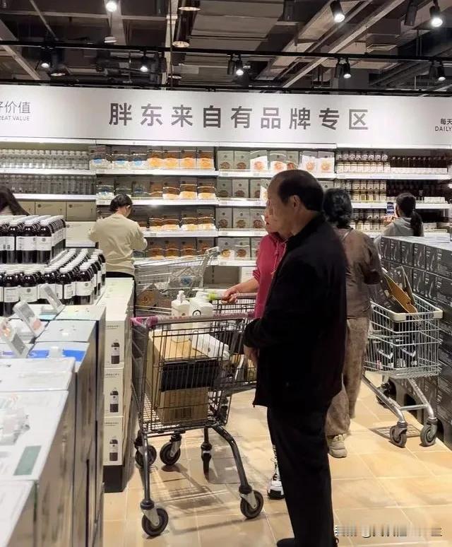 你不妨去问问裤头姐呀，真好奇她家里的胖东来购物车究竟是从什么地方弄来的？[捂脸哭]