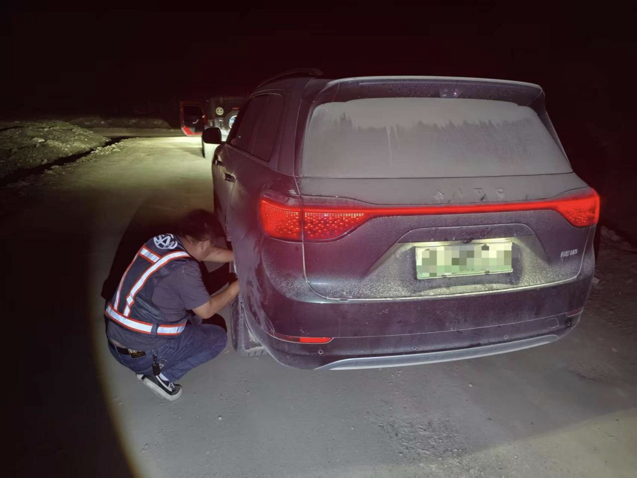 行业首例卫星通话救援实践! 问界M9在无人区完成极端环境应急救援