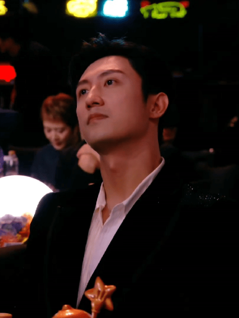 疑似黄景瑜新恋情我说呢，每年过生日都有人跳出来叽歪，今年生日很平静。『网友』静悄