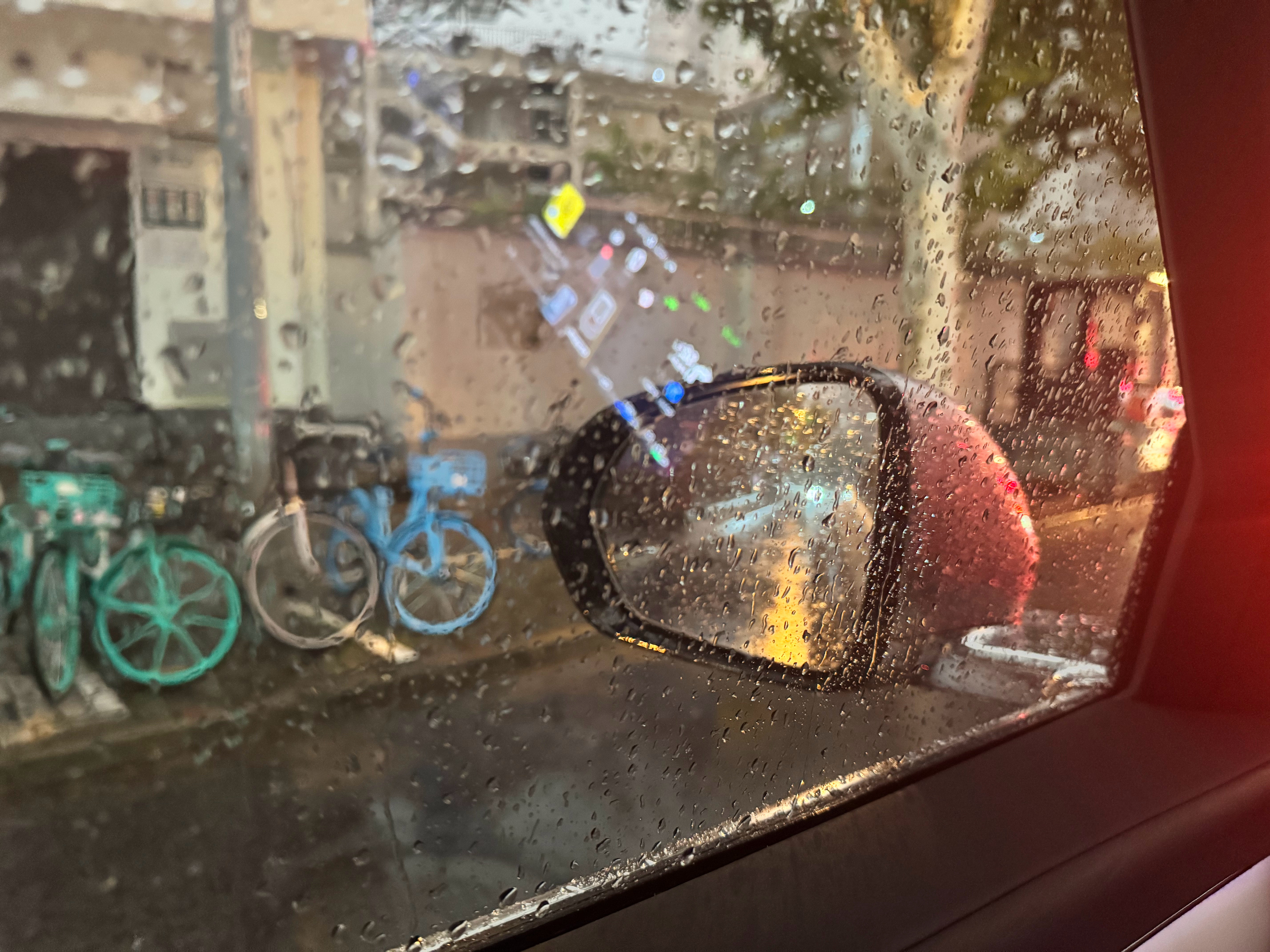 雨天，盲区影像真的好用问界m8​​​