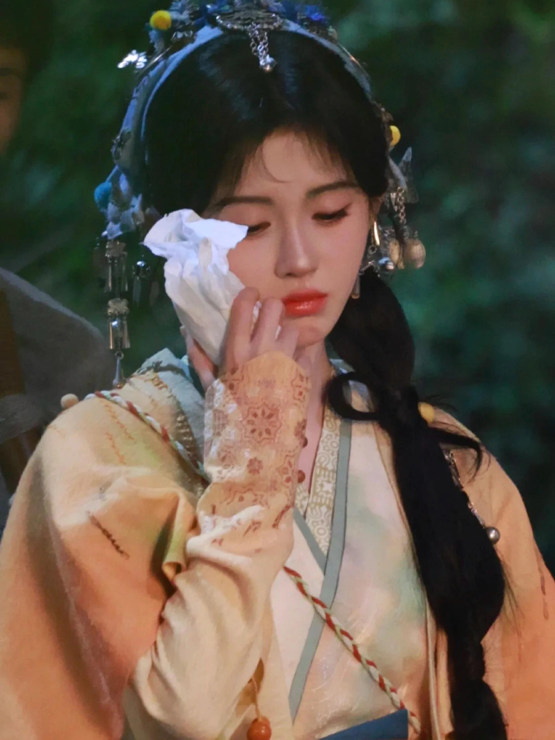 鞠婧祎来战第二套皮肤路透怪力萌妹​​​