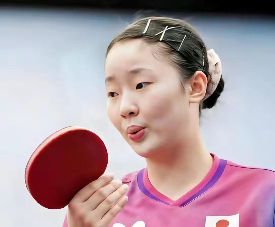 张本美和终于挽回一点颜面！香港总决赛，张本美和再度与王曼昱相逢，此前她对王曼昱屡