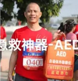 威海男子砸保时捷救母，车主一句话刷屏：这才是中国人的善良山东威海这一幕，看