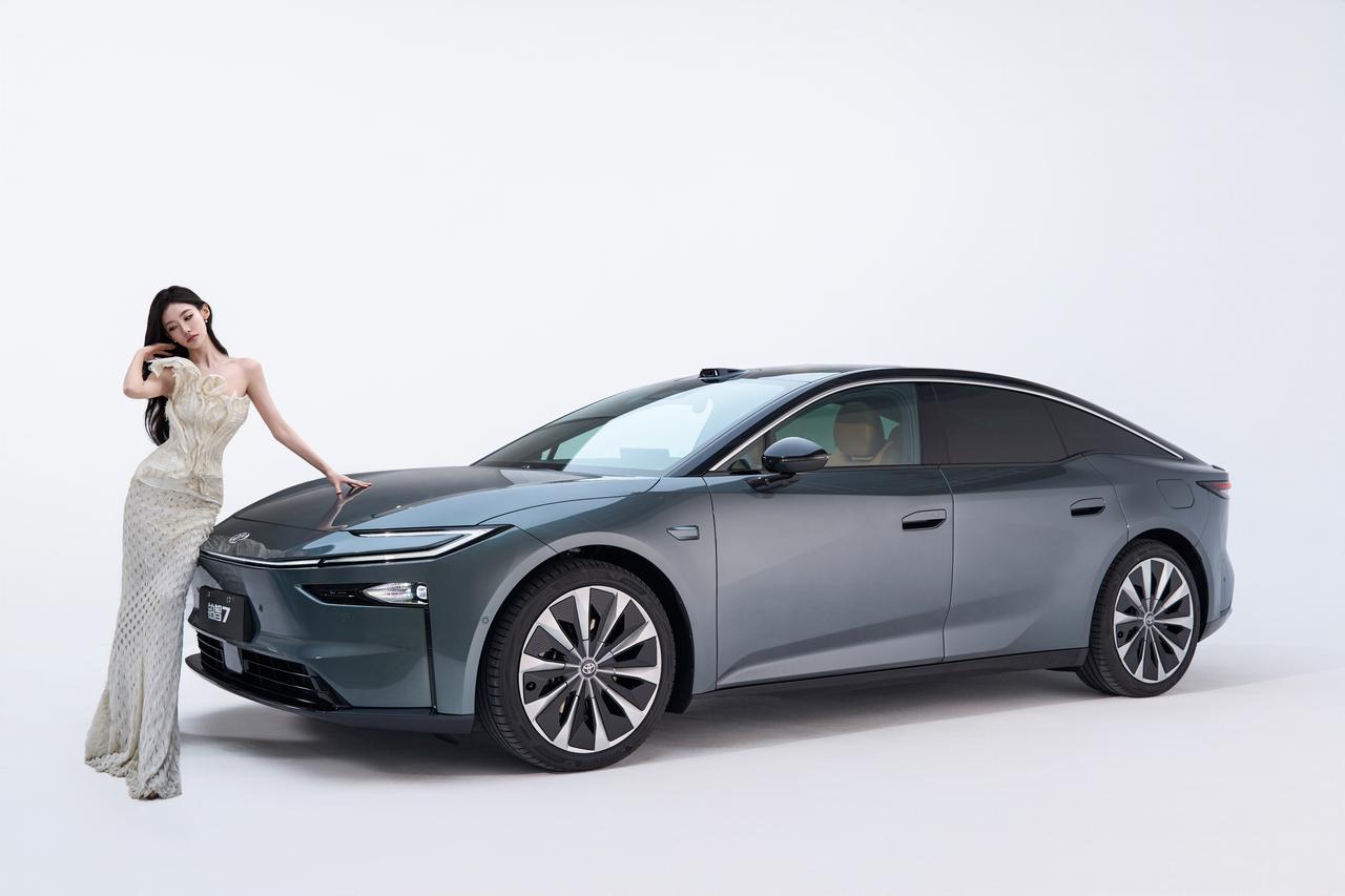 纯电轿车续航到底实不实？广汽丰田铂智7用一场跨省光电实测给出答案。近日，铂智7 