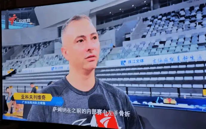 萨姆纳的伤病情况，这下也算是官方宣布了，还不知道他要休息多久。新赛季马上开始，俱