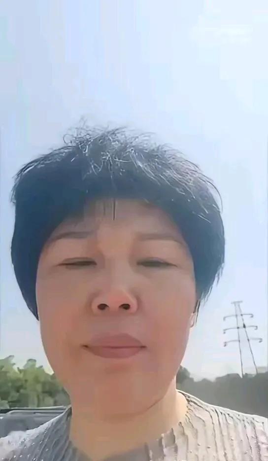 有人说湖北大学自杀女生的妈妈，就是一个戏精，她上蹿下跳的干什么，无非是想把事情闹