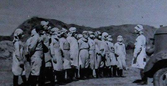 1938年，为了满足自己对女性生殖构造的好奇心，一鬼子军医让人把一女人使劲儿摁倒