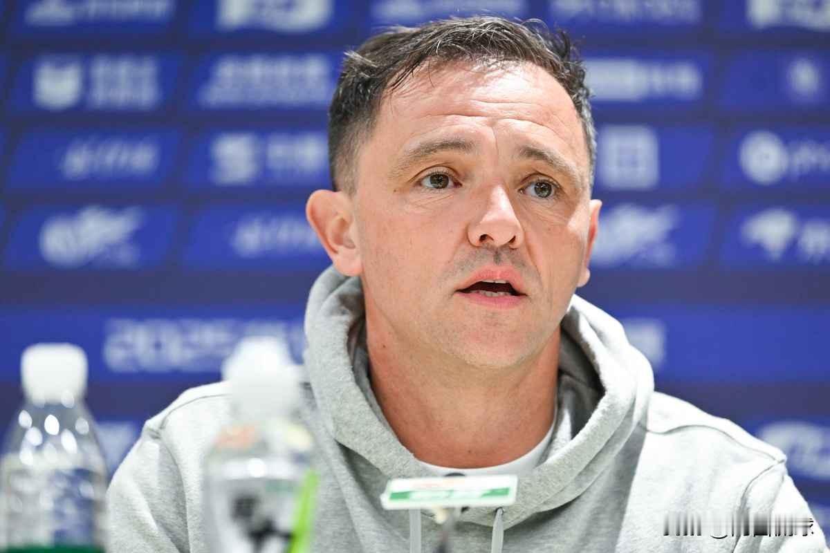 刚带队拿了冠军，转头就让人走人。北京国安刚在足协杯夺冠，主教练拉米罗就下课了。