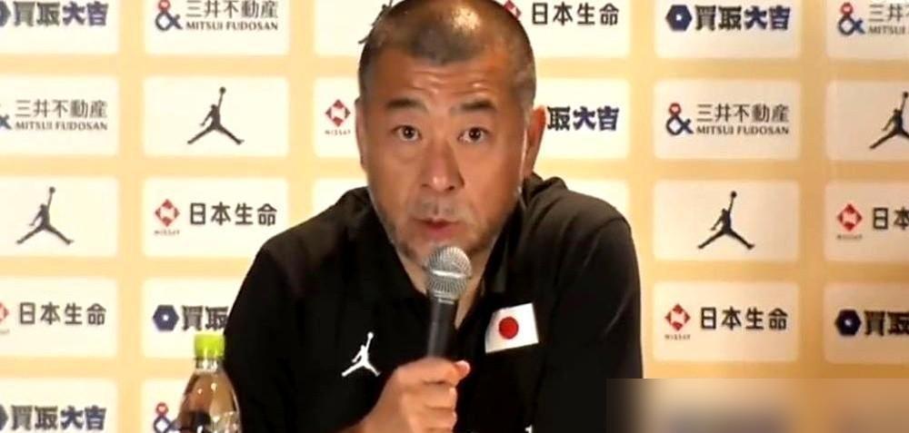 日本主帅赛后一句话，把中国男篮的遮羞布扯得稀碎。他说：“8号（赵睿）我们能单