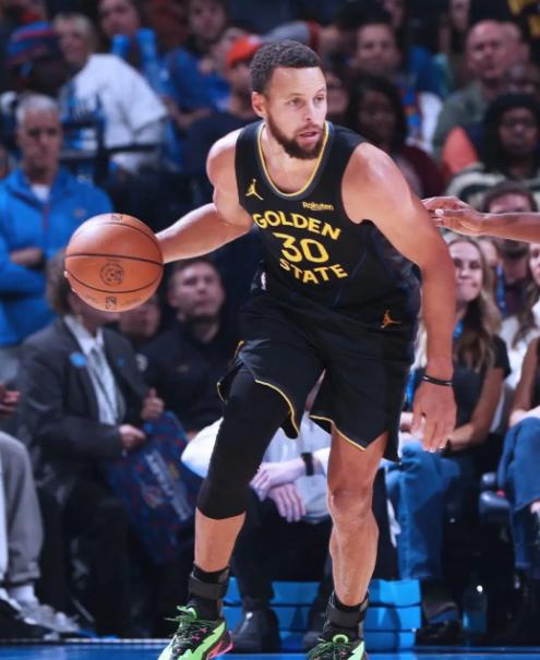 库里复出的意义是什么？这个问题看起来很简单，但其实越想越不对劲——一支基本锁定附