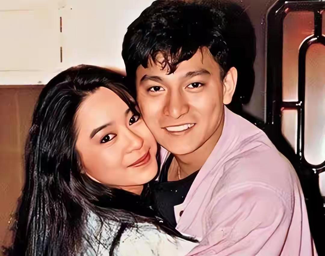 1983年，22岁的刘德华赴台拍戏，在这期间结识了18岁的琼瑶女郎喻可欣，两人相