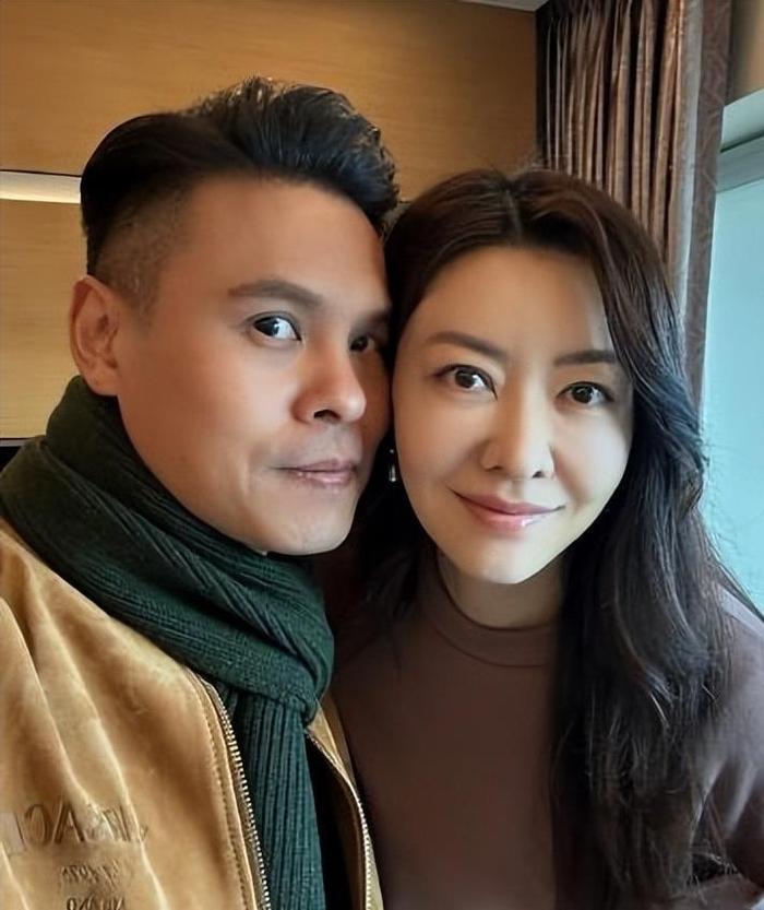 熊黛林全职照顾双胞胎女儿，三年后复出！ 熊黛林应该早早醒悟，不必在郭天王身上