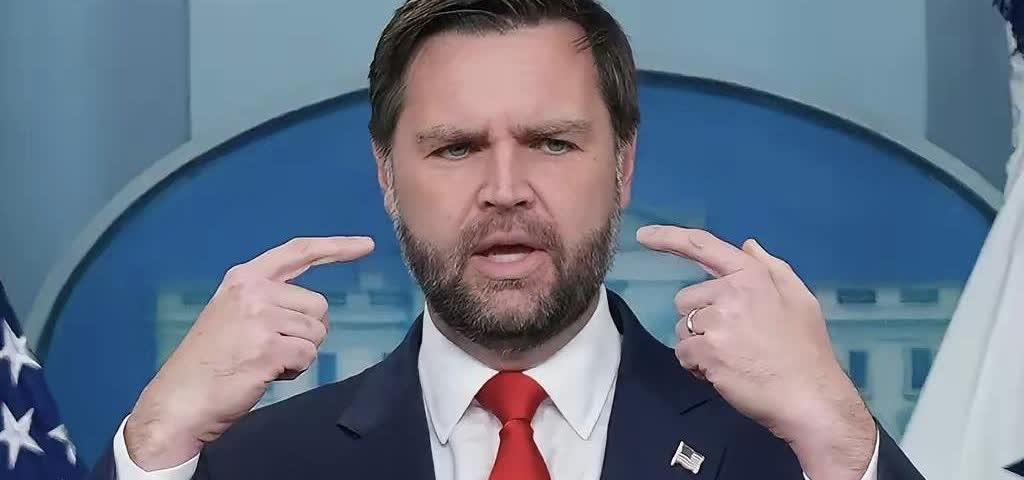 美国众议院议长麦卡锡，就因为想让政府别关门，居然被自己人给投票赶下台了。这在