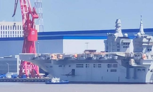 中国发展这是震惊美国了！福建舰还没结束，四川舰就已经拆除工棚，大有要下水的前兆。