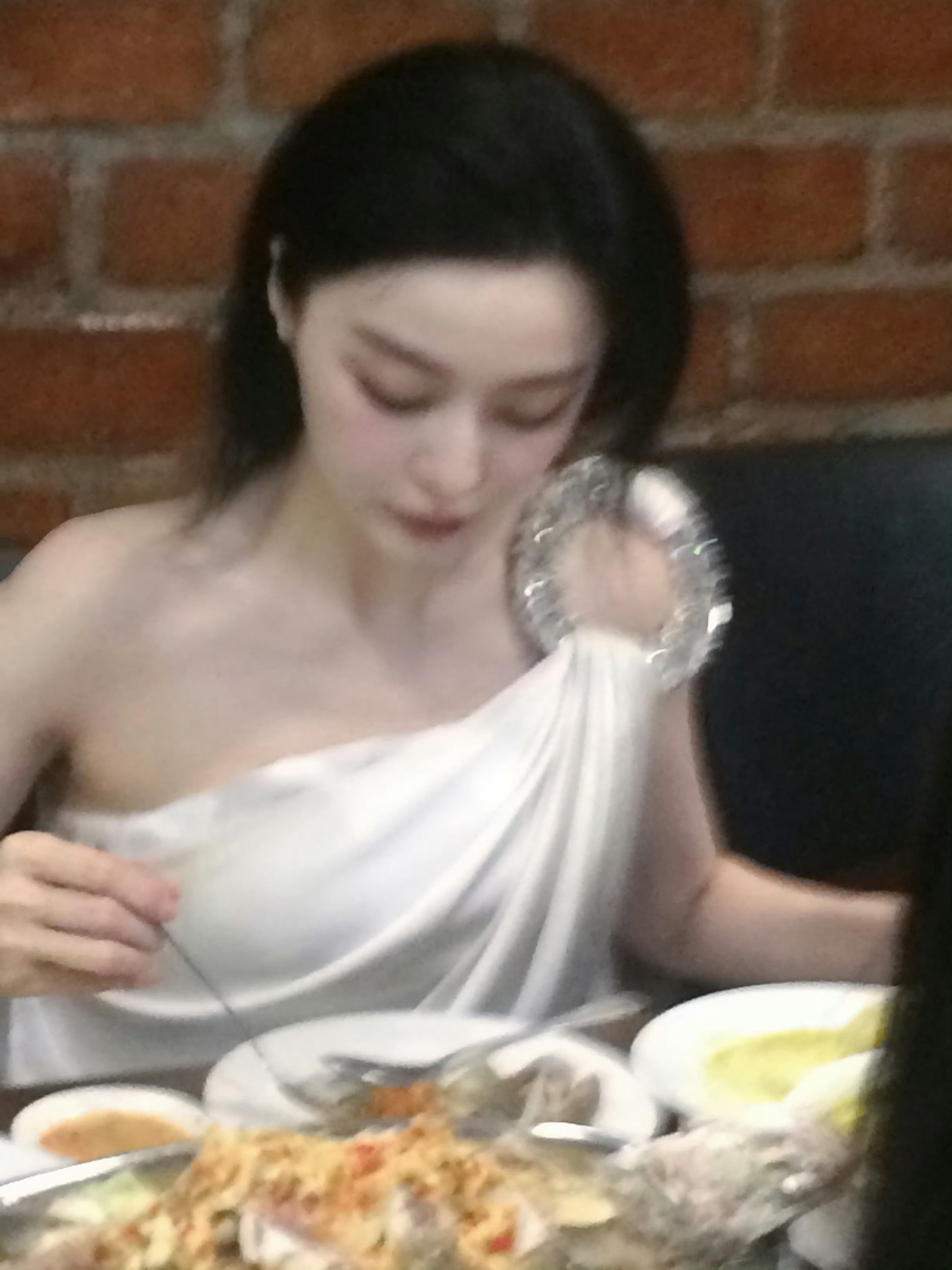 刷到范冰冰这组营业这也太美女神还是女神呀