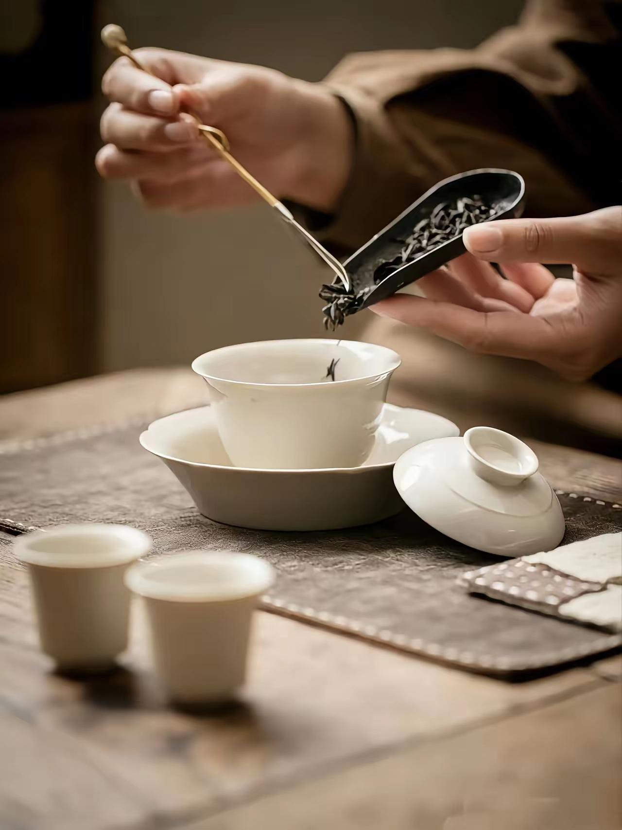 一位养生专家说：“有钱人基本上不怎么吃东西，这个做法非常正确。因为有钱人他怕吃多