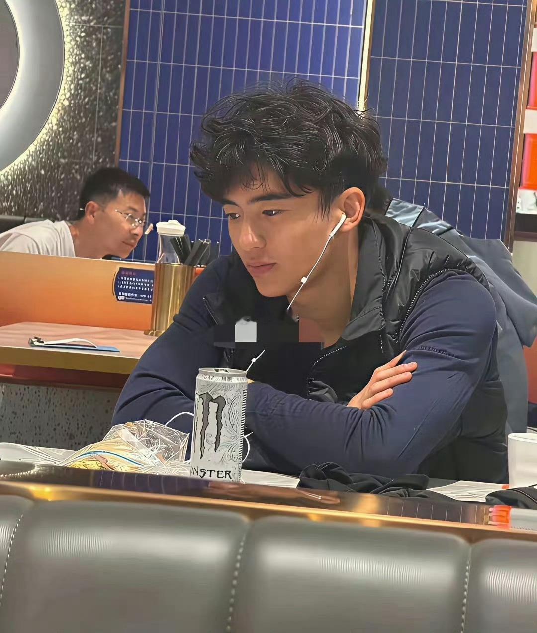 当网友给谢霆锋儿子换了个发型，你们看像谁？