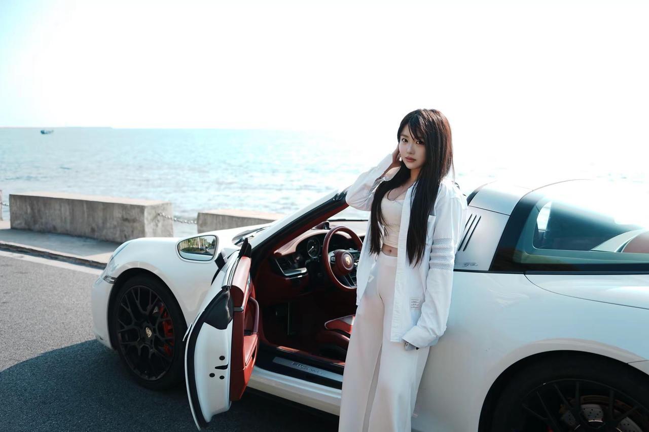 你是我见过最美的德国女孩。992Targa