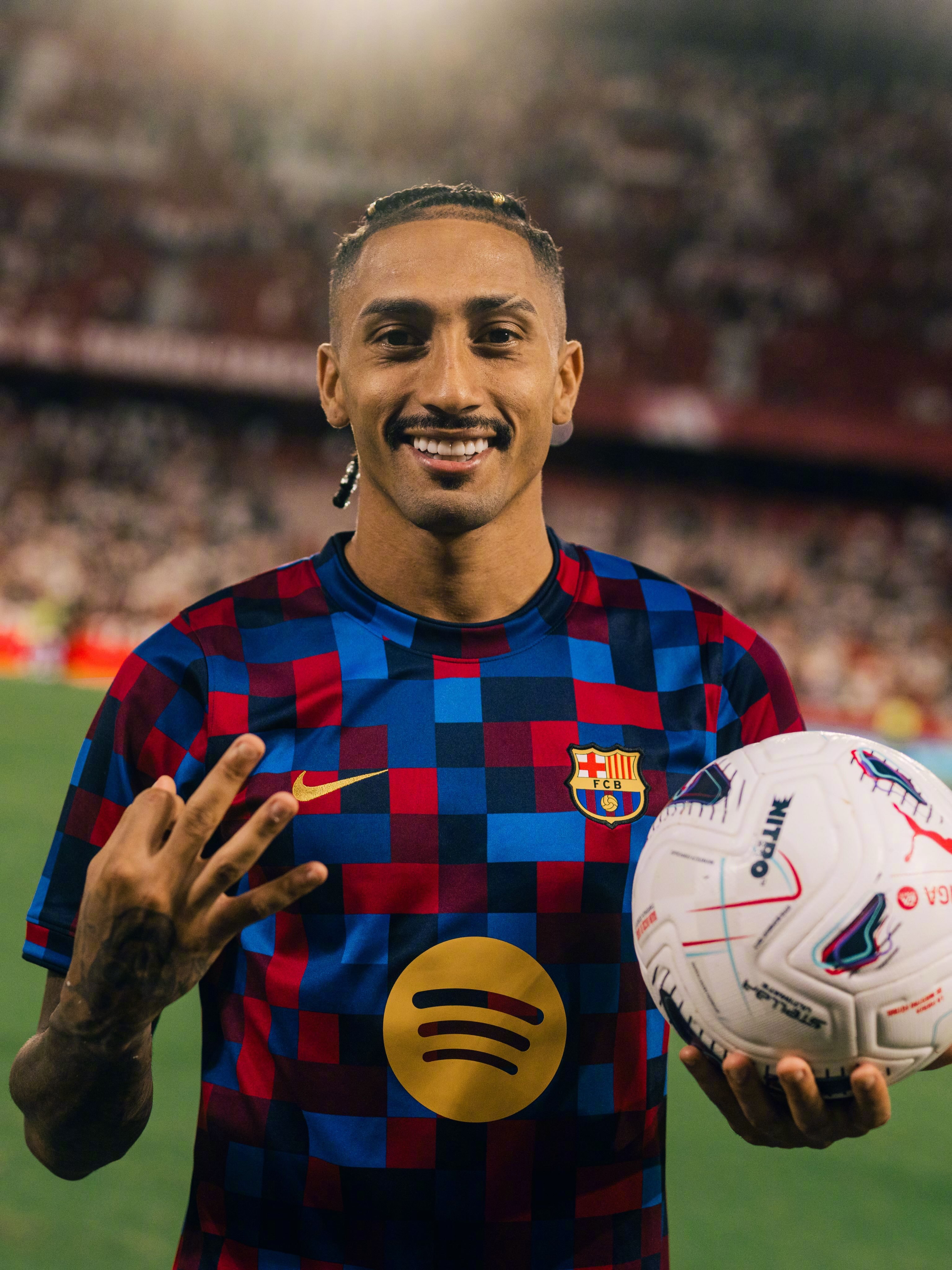 塞维利亚1比3巴萨⚽第22分钟，拉菲尼亚扳平比分⚽⚽第52分钟，拉菲尼亚梅开二