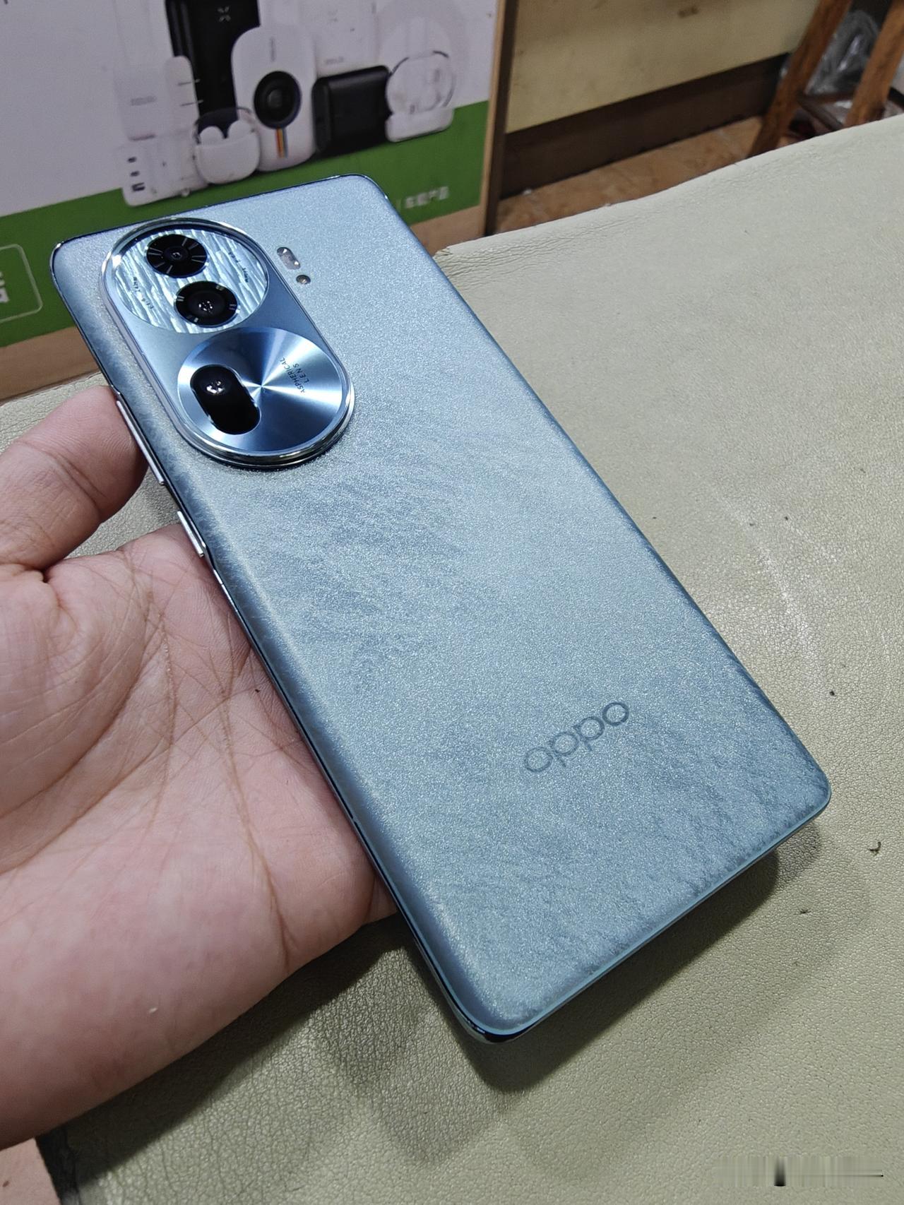 三星不愧是跳水王。前段时间收了一台三星GalaxyZFold6的折叠机。2