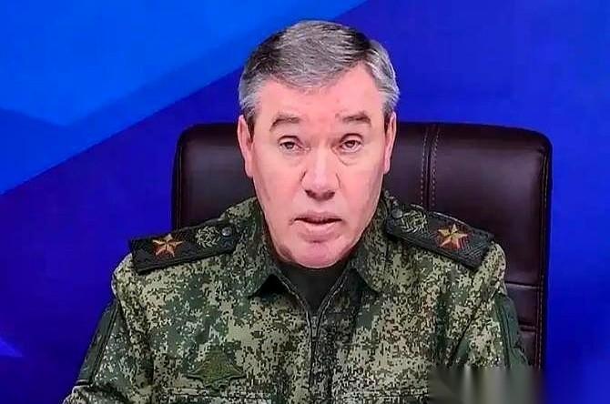 俄军总参谋长格拉西莫夫，对着镜头直接官宣：整个卢甘斯克地区，我们彻底拿下了。话