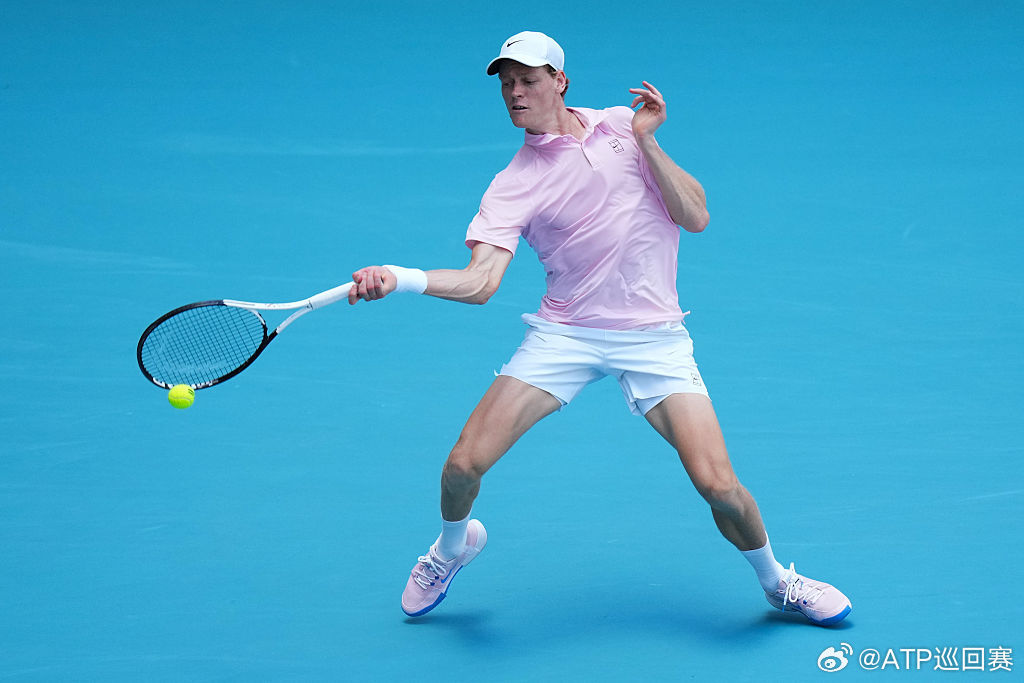 ATP1000迈阿密大师赛半决赛，辛纳以6-3赢下首盘，大比分1-0领先兹维列