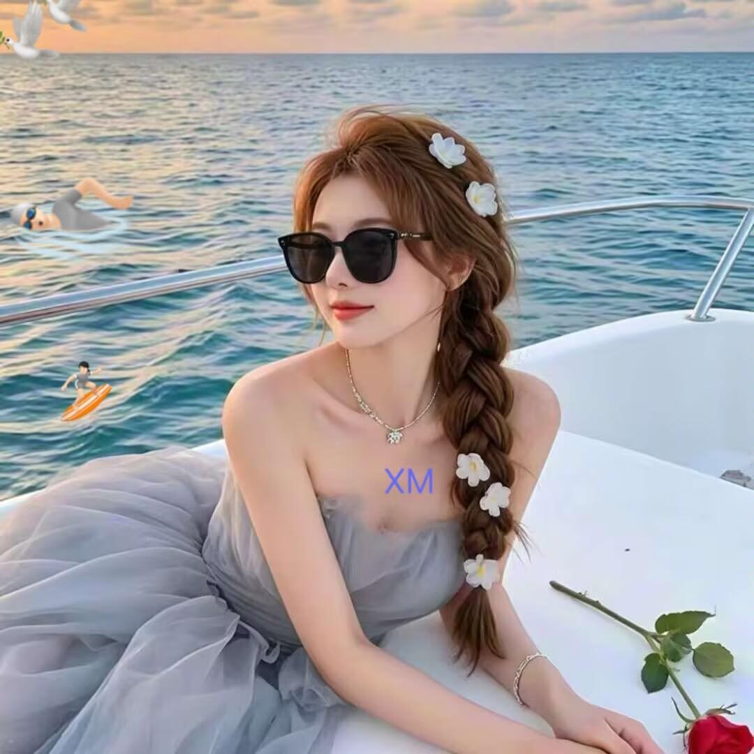 偶尔撩一下，他更爱————1．你又不和我睡，你管我几点睡。2．我一点都不想
