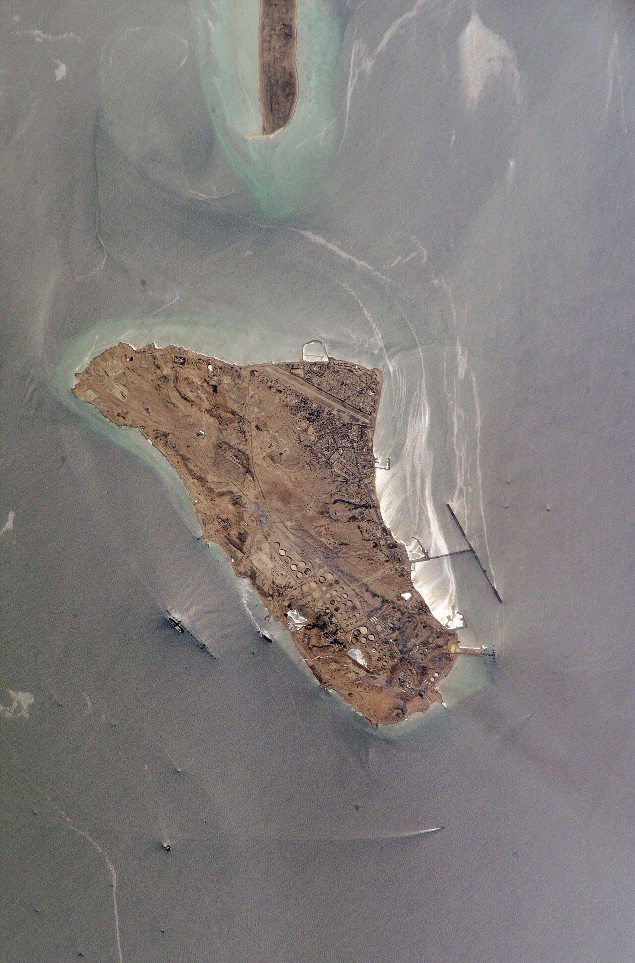 3月14日凌晨，美军对伊朗哈尔克岛发动大规模军事打击。美军从波斯湾、阿曼湾