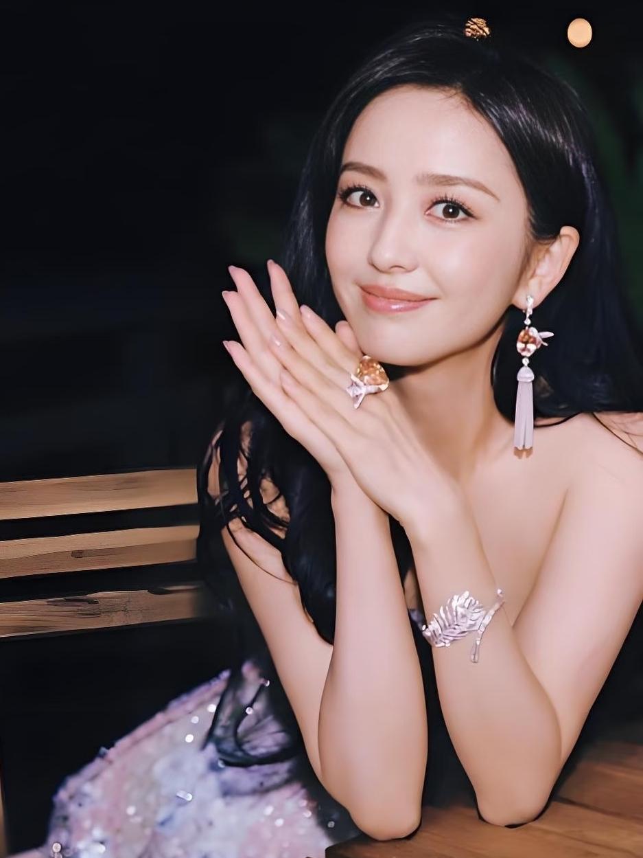 佟丽娅这女人真不能细扒越扒越觉得娱乐圈私生活混乱，状态差这些一点跟她沾不上