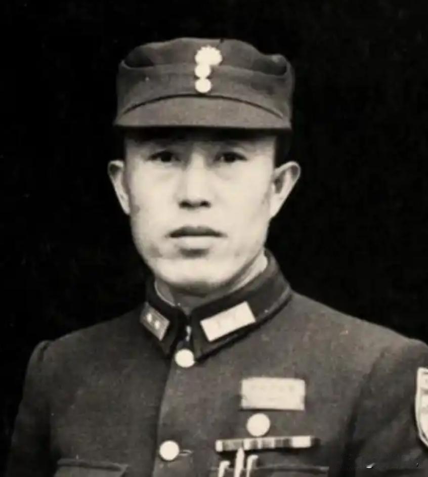 1938年韩复榘被枪决，郑洞国奉命抄没其家产，推开韩家大门时，妻子高艺珍迎上来做