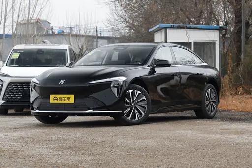 最近我发现一个挺有意思的现象： 很多人看至境L7，不是不认可这台车，反而是容