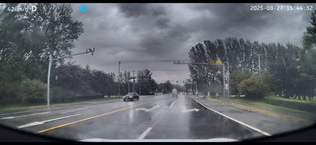 蔚来领航辅助严重低级缺陷问题导致违章发现蔚来智驾算法存在低级bug，昨天刚违章