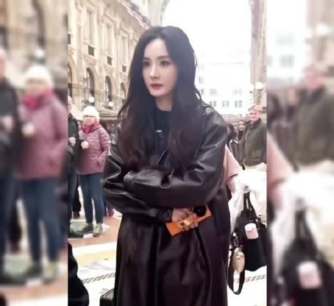 你知道吗，所有人都在关心杨幂在米兰穿了哪条裙子、拎了哪个包。但我在她这几天的动