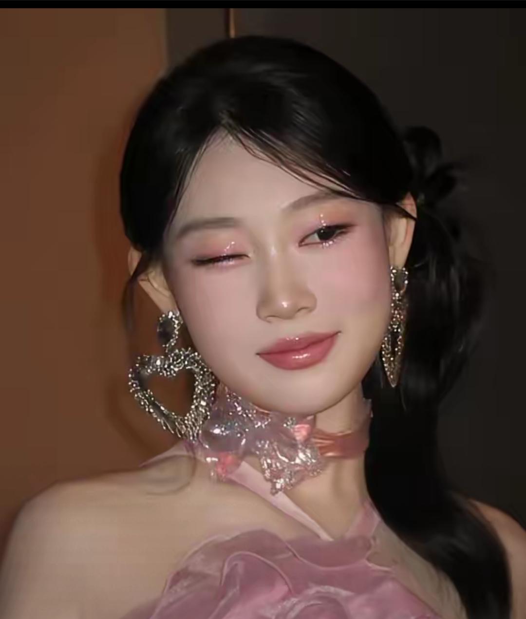小沈阳女儿现在是越来越漂亮了，真是女大十八变呀！