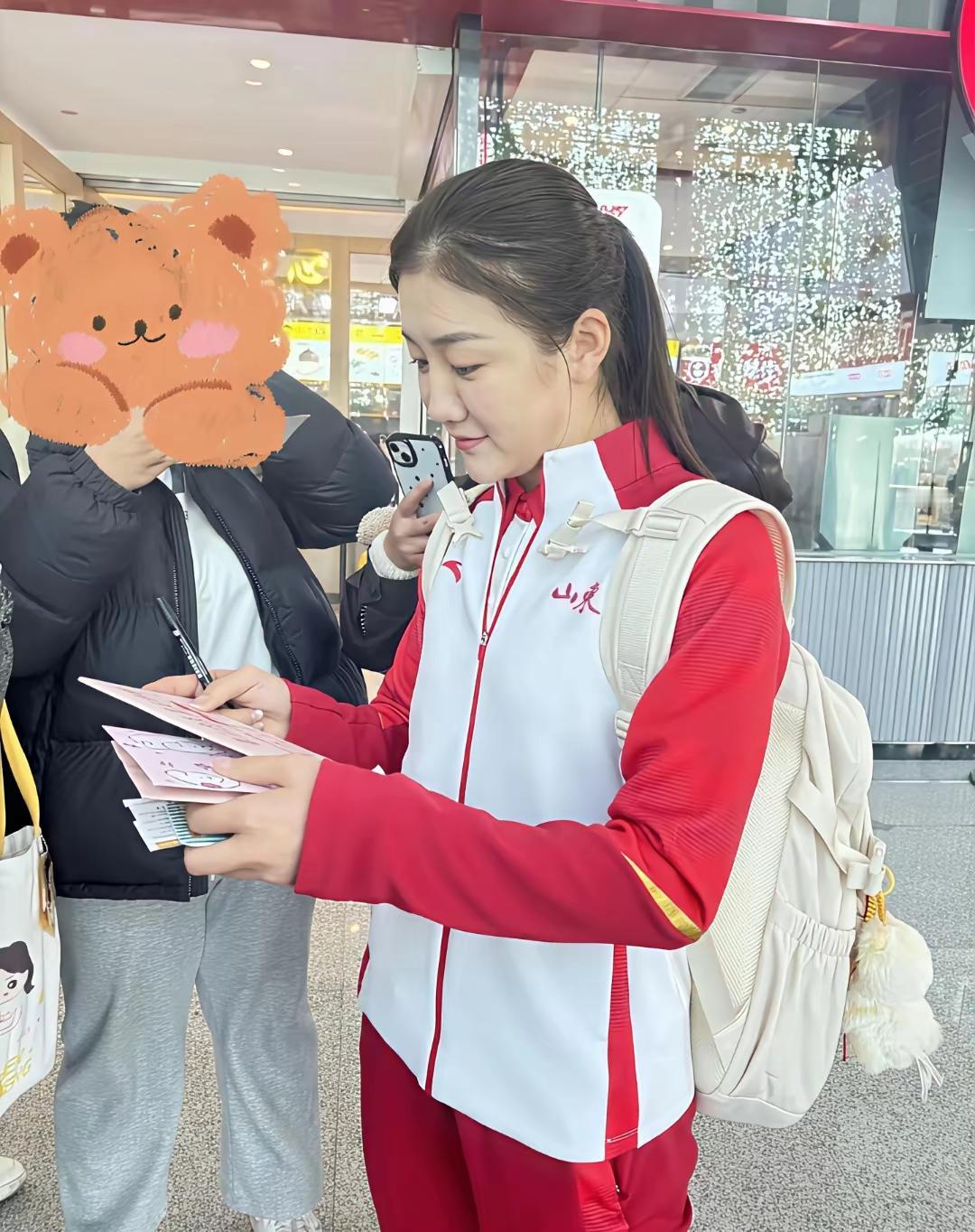 11月4日新鲜的陈梦太漂亮啦！[比心][赞]好像各省队约好似的，今天山东队也出