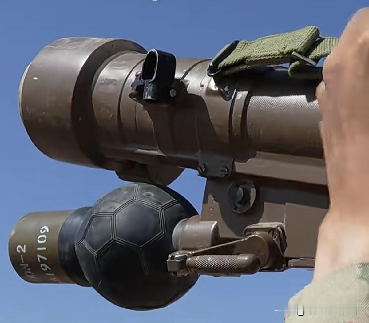 我军装备的国产前卫-2型单兵肩射防空导弹打的真准！DDV‑2代号解析（军工汉