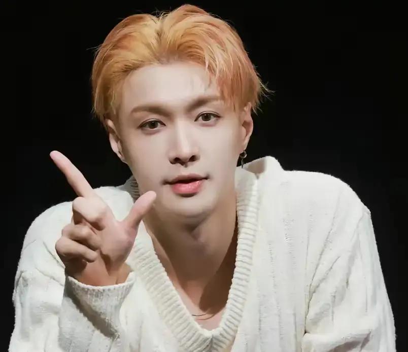 38亿票房背后，他靠什么零绯闻？归国四子只剩他没塌房。别人忙着打官司