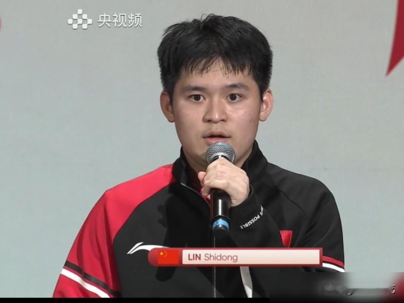 看林诗栋和王曼昱赛后采访哽咽那劲儿，比看那个8-1的比分还要让人揪心。说实话