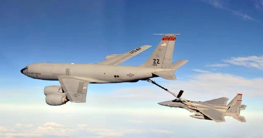 笑死我了，每架价值2.5亿美元的美国加油机相撞，两架就是五亿美元没了，上次美国的