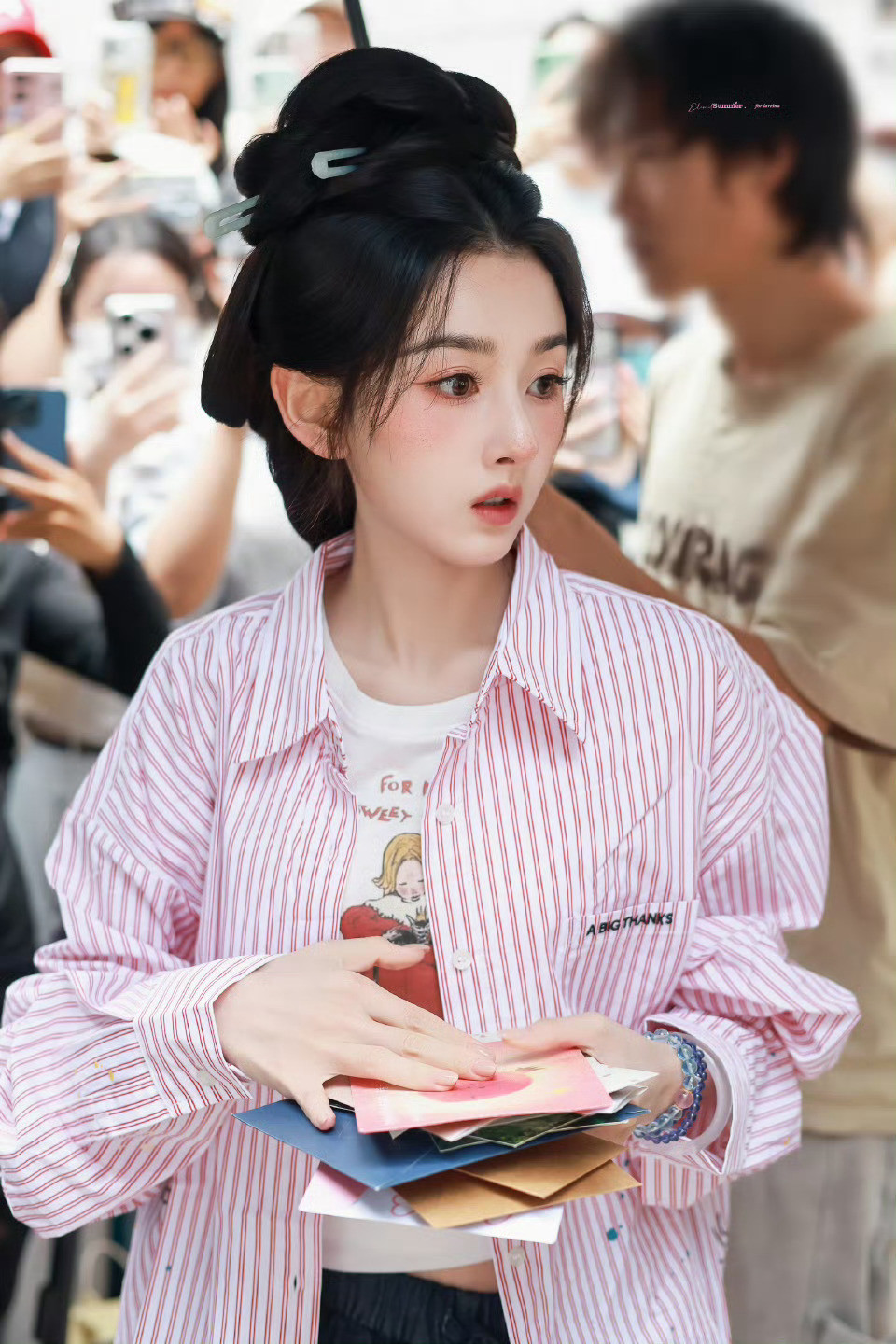 宋祖儿兔塑谁懂啊宋祖儿真的完美兔塑！圆圆的眼睛软乎乎的神态，一举一动都像乖巧小