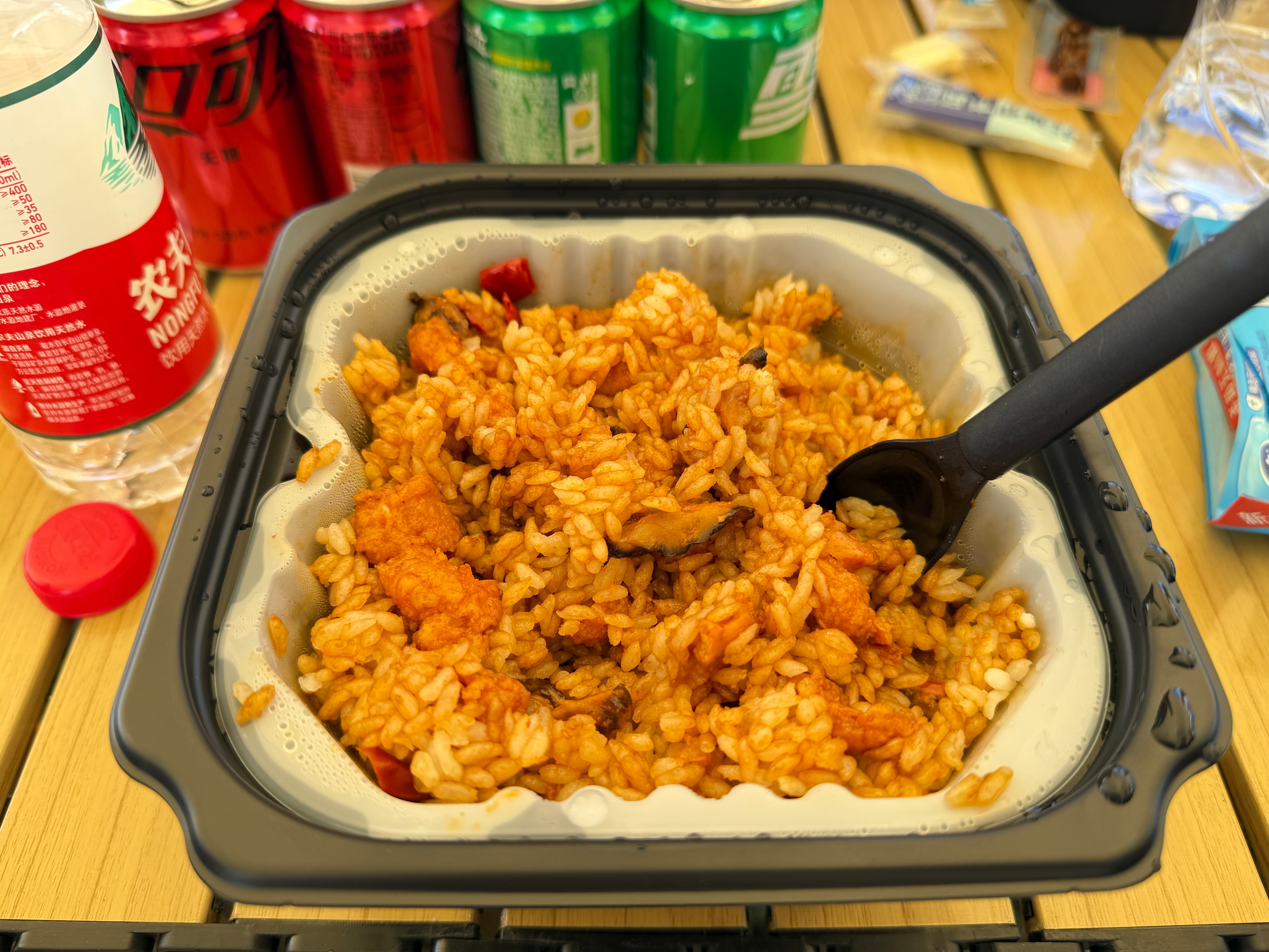 今日午餐海底捞自热饭，亲测辣子鸡的好吃！！主要还是景太美了，松弛～
