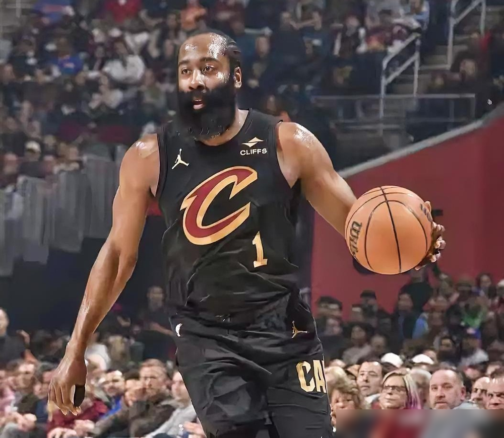 更衣室炸了！哈登7次失误输球，采访时竟说：“我们就是防不住人。”你...