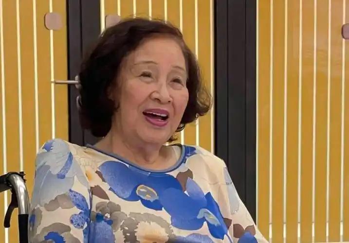 宴请张雪的李锦记话事人李蔡美灵已经96岁了，不过看起来却是好年轻啊，也就像60