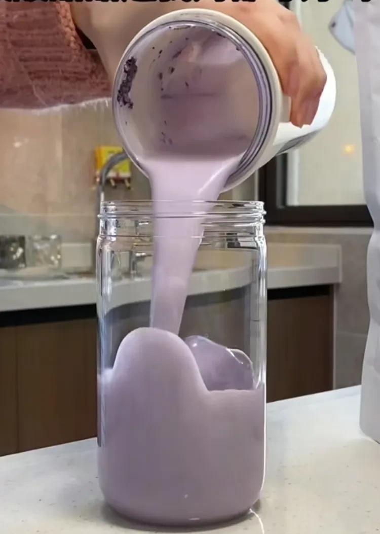 与辉同行买的蓝莓干，又解锁了一种新吃法，只要简单的一步，就能做成好吃的饮品，比外