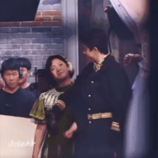 路人缘真是很奇妙的东西，感觉敖瑞鹏和这个妹妹也很搭，鞠婧祎这次不会再被掀桌吧