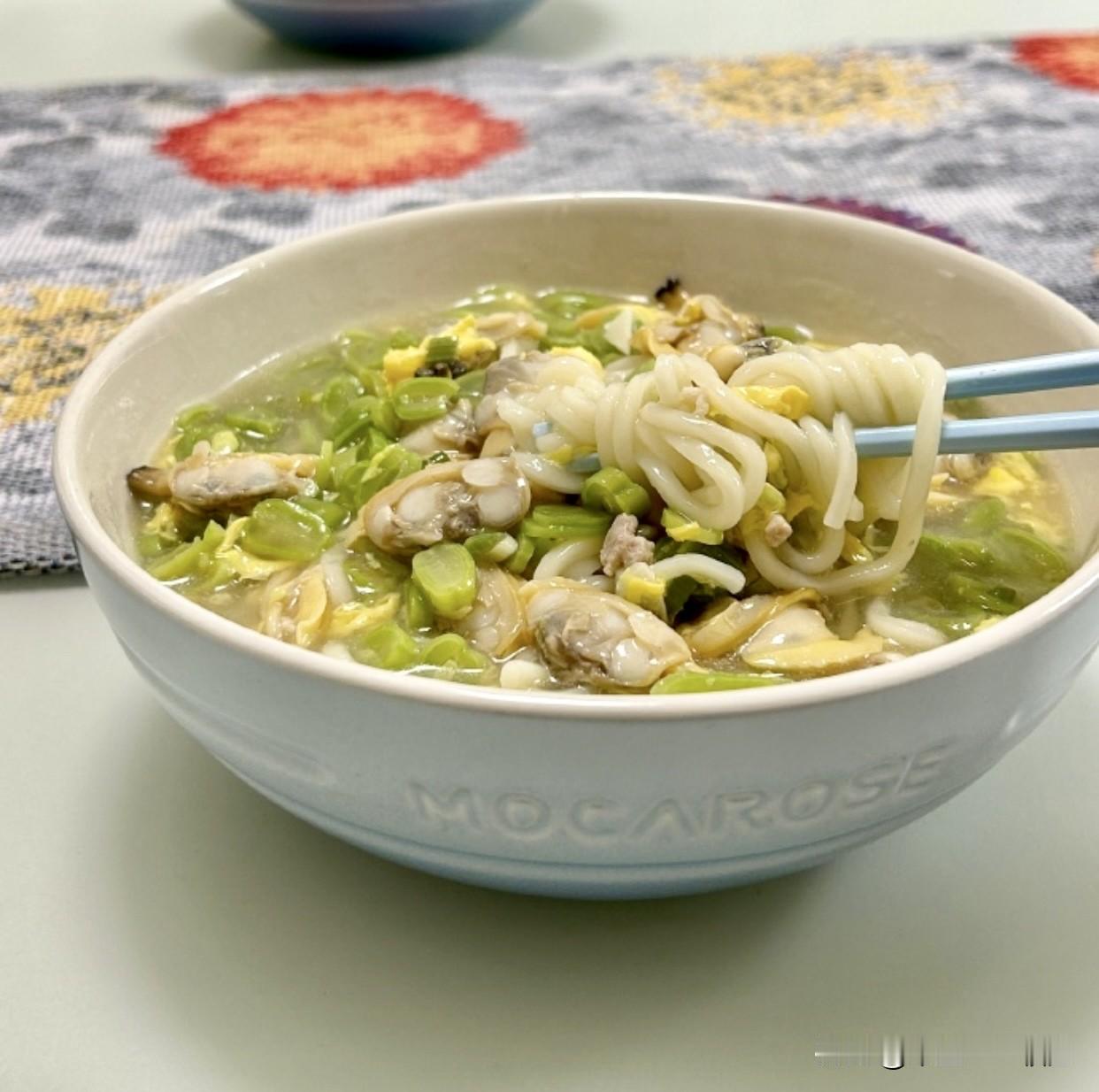 大连最家常的特色美食，当属芸豆蚬子手擀面今年春天，我在门前山坡上开垦